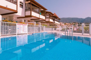 Apartamento con piscina a 50M del mar en La Caleta